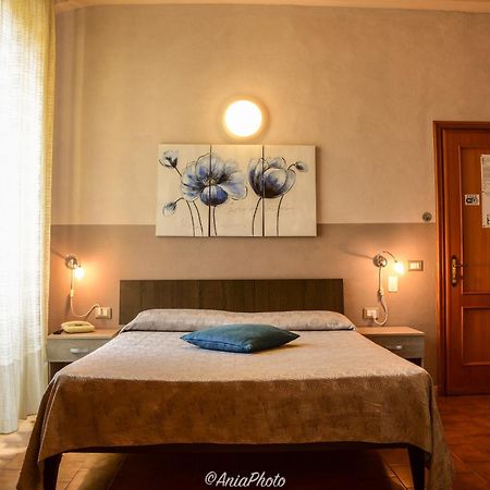 Albergo Florida Taggia Exterior photo