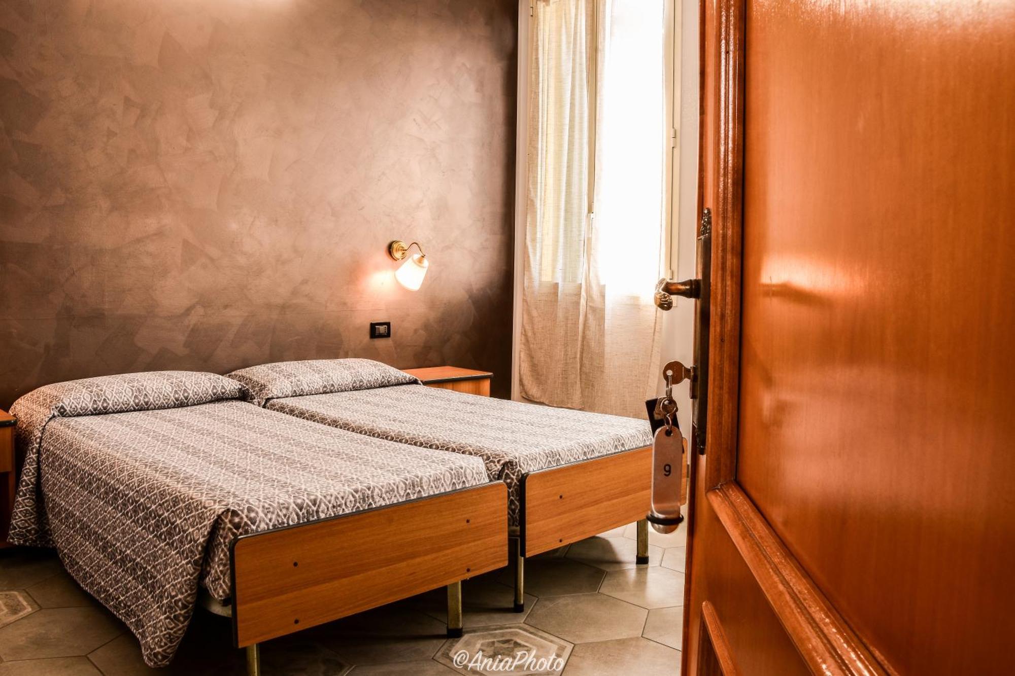 Albergo Florida Taggia Exterior photo
