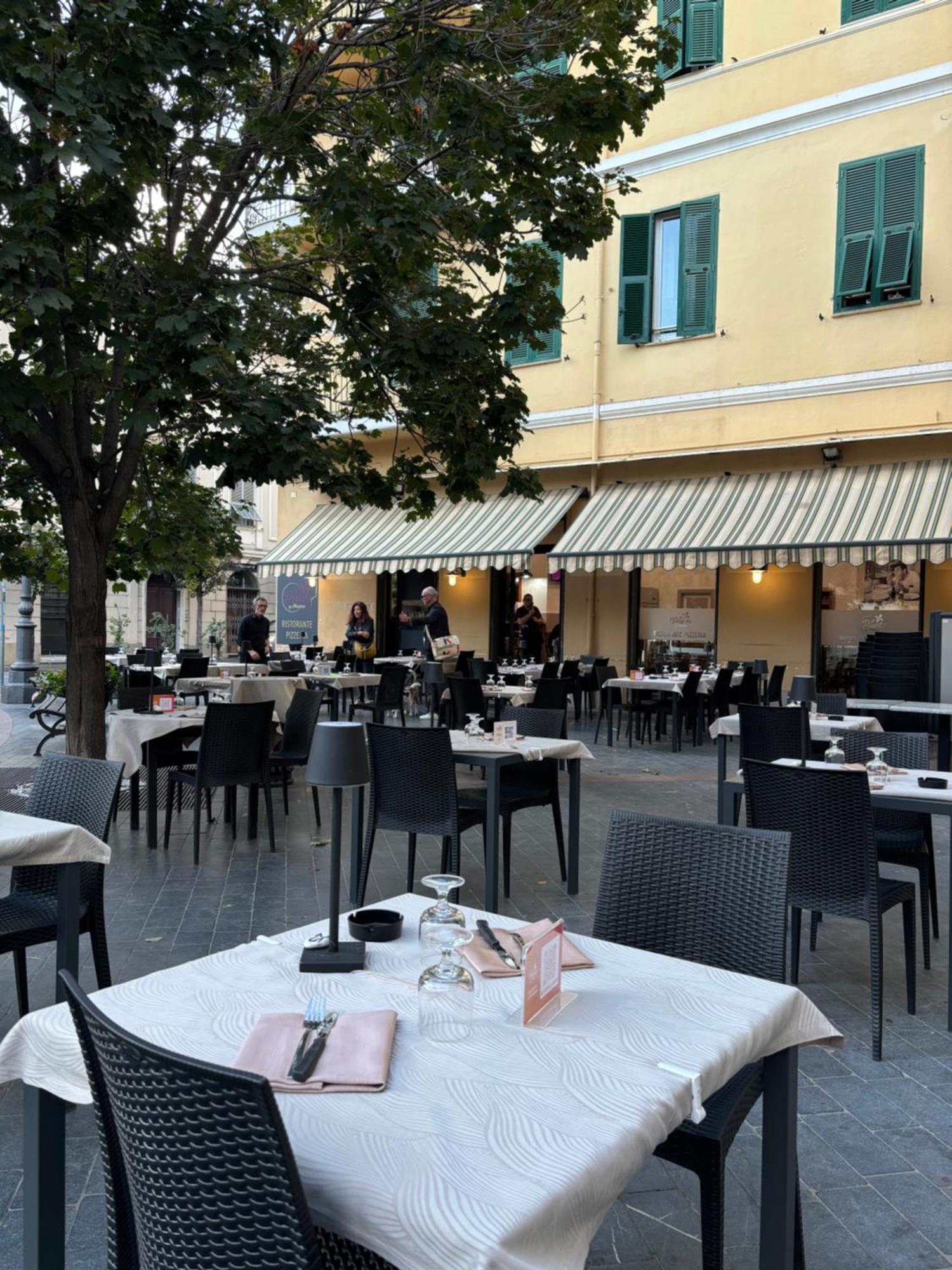 Albergo Florida Taggia Exterior photo