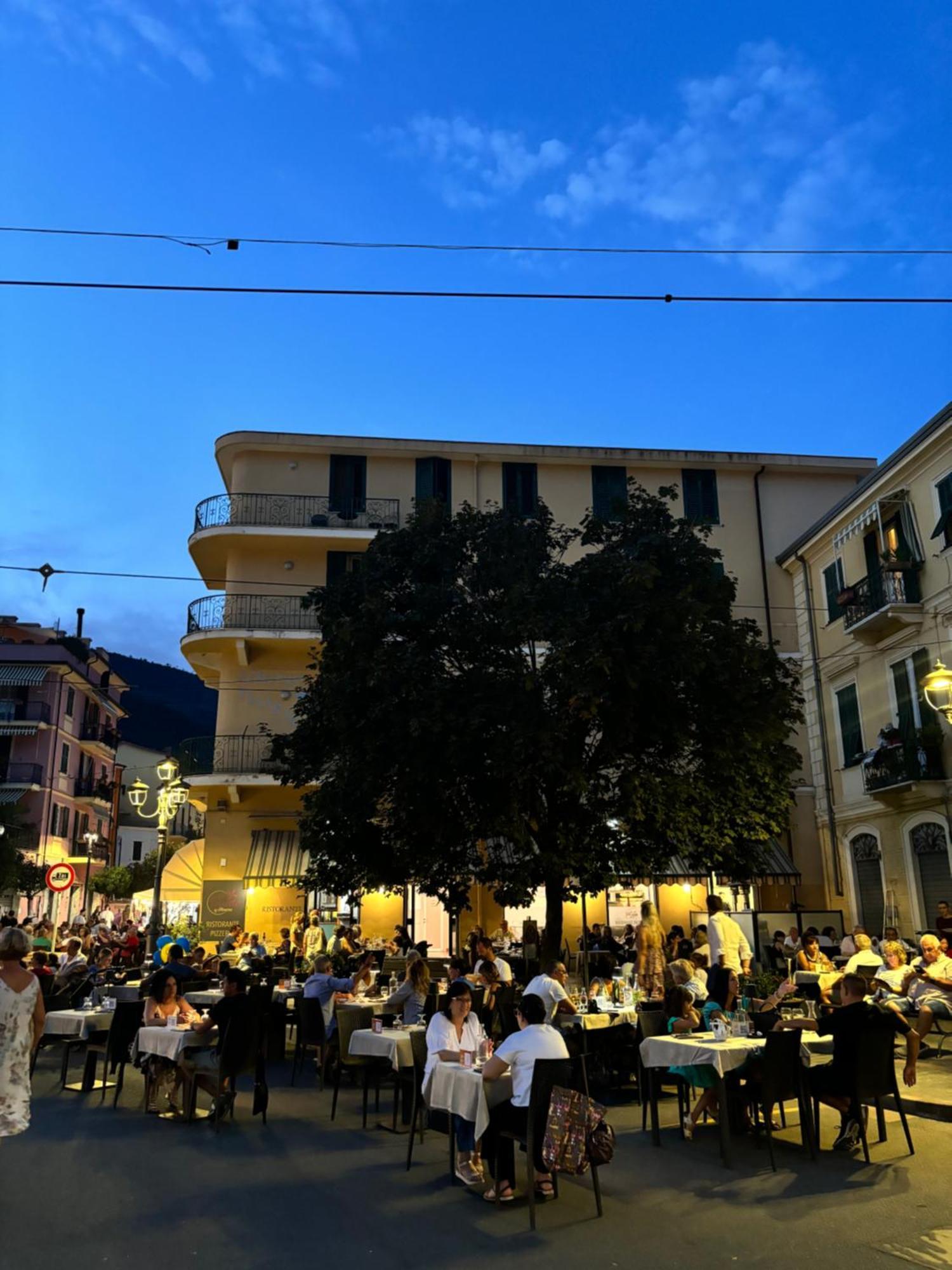 Albergo Florida Taggia Exterior photo